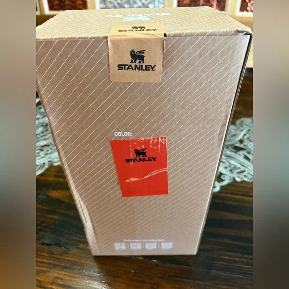 NIB Stanley Quencher H2.0 Flowstate 64 oz Tumbler Mug - Orange - Picture 4 of 5